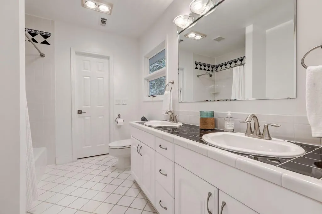 220 Cameron Glen Court, Sandy Springs, Georgia 30328, 5 Bedrooms Bedrooms, ,4 BathroomsBathrooms,Residential,Sold,220 Cameron Glen Court,6802571