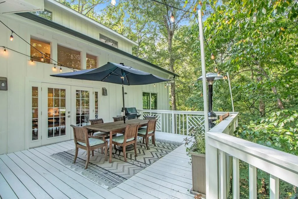 220 Cameron Glen Court, Sandy Springs, Georgia 30328, 5 Bedrooms Bedrooms, ,4 BathroomsBathrooms,Residential,Sold,220 Cameron Glen Court,6802571