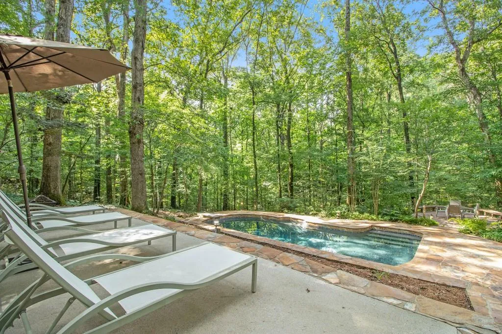 220 Cameron Glen Court, Sandy Springs, Georgia 30328, 5 Bedrooms Bedrooms, ,4 BathroomsBathrooms,Residential,Sold,220 Cameron Glen Court,6802571