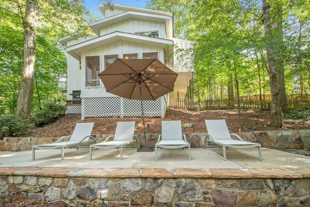 220 Cameron Glen Court, Sandy Springs, Georgia 30328, 5 Bedrooms Bedrooms, ,4 BathroomsBathrooms,Residential,Sold,220 Cameron Glen Court,6802571