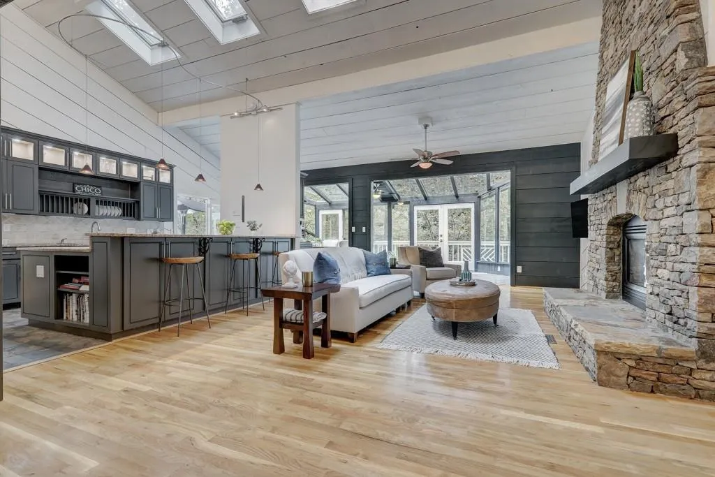 220 Cameron Glen Court, Sandy Springs, Georgia 30328, 5 Bedrooms Bedrooms, ,4 BathroomsBathrooms,Residential,Sold,220 Cameron Glen Court,6802571