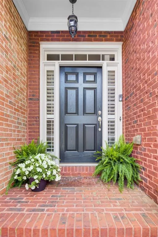 195 Mystic Court, Atlanta, Georgia 30342, 3 Bedrooms Bedrooms, ,3 BathroomsBathrooms,Residential,For Sale,195 Mystic Court,7615240