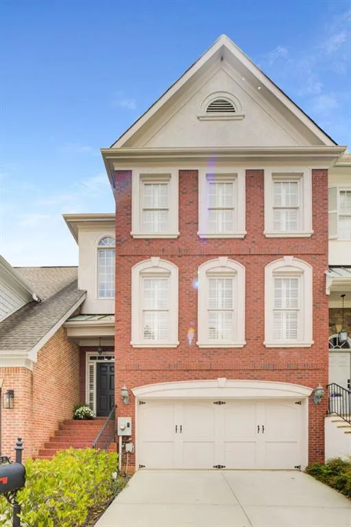 195 Mystic Court, Atlanta, Georgia 30342, 3 Bedrooms Bedrooms, ,3 BathroomsBathrooms,Residential,For Sale,195 Mystic Court,7615240