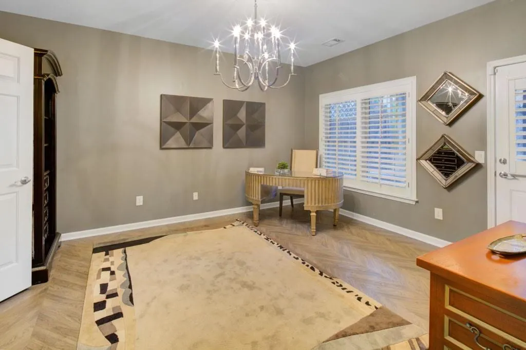 195 Mystic Court, Atlanta, Georgia 30342, 3 Bedrooms Bedrooms, ,3 BathroomsBathrooms,Residential,For Sale,195 Mystic Court,7615240