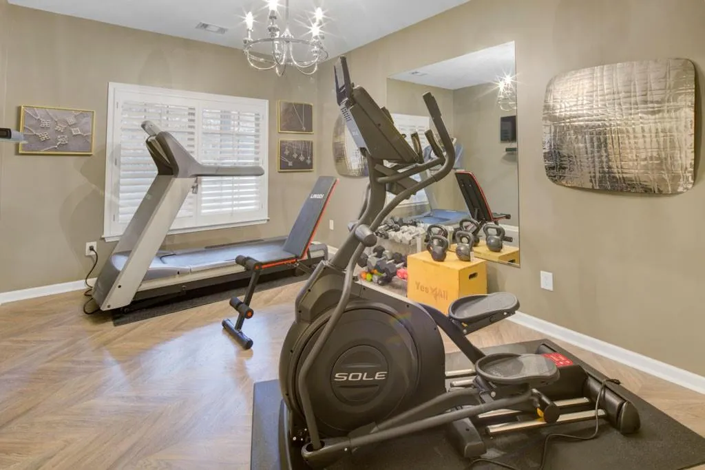 195 Mystic Court, Atlanta, Georgia 30342, 3 Bedrooms Bedrooms, ,3 BathroomsBathrooms,Residential,For Sale,195 Mystic Court,7615240