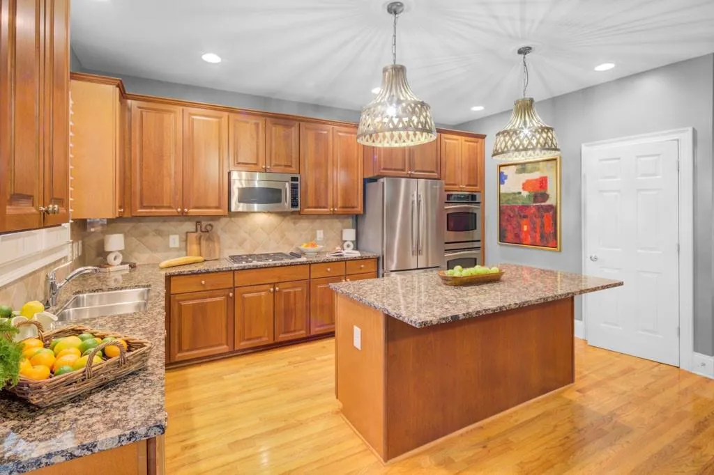195 Mystic Court, Atlanta, Georgia 30342, 3 Bedrooms Bedrooms, ,3 BathroomsBathrooms,Residential,For Sale,195 Mystic Court,7615240