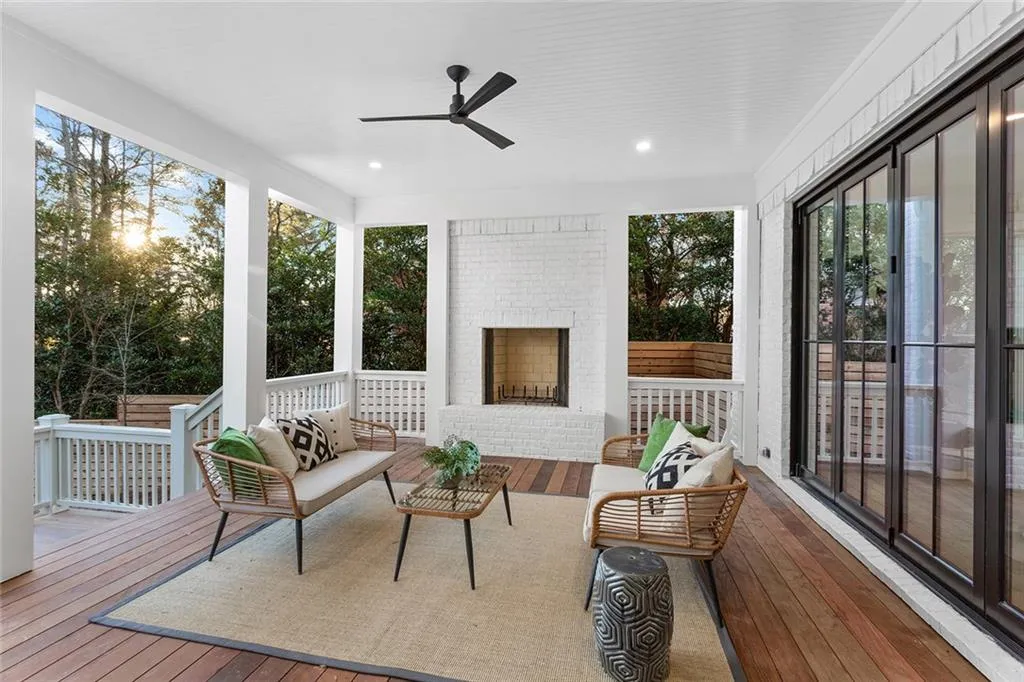 715 Amberidge Trail, Sandy Springs, Georgia 30328, 5 Bedrooms Bedrooms, ,4 BathroomsBathrooms,Residential,Sold,715 Amberidge Trail,6988199