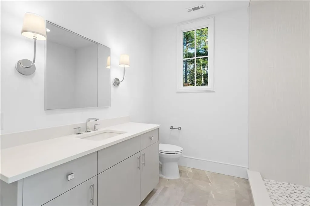 715 Amberidge Trail, Sandy Springs, Georgia 30328, 5 Bedrooms Bedrooms, ,4 BathroomsBathrooms,Residential,Sold,715 Amberidge Trail,6988199