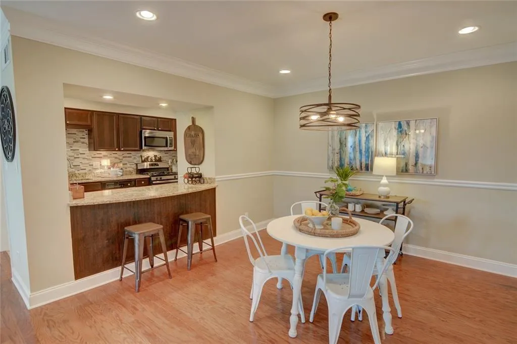 6980 Roswell Road Unit D10, Sandy Springs, Georgia 30328, 2 Bedrooms Bedrooms, ,2 BathroomsBathrooms,Residential,Sold,6980 Roswell Road Unit D10,6985134
