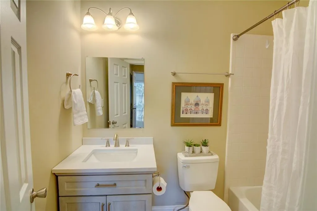 6980 Roswell Road Unit D10, Sandy Springs, Georgia 30328, 2 Bedrooms Bedrooms, ,2 BathroomsBathrooms,Residential,Sold,6980 Roswell Road Unit D10,6985134
