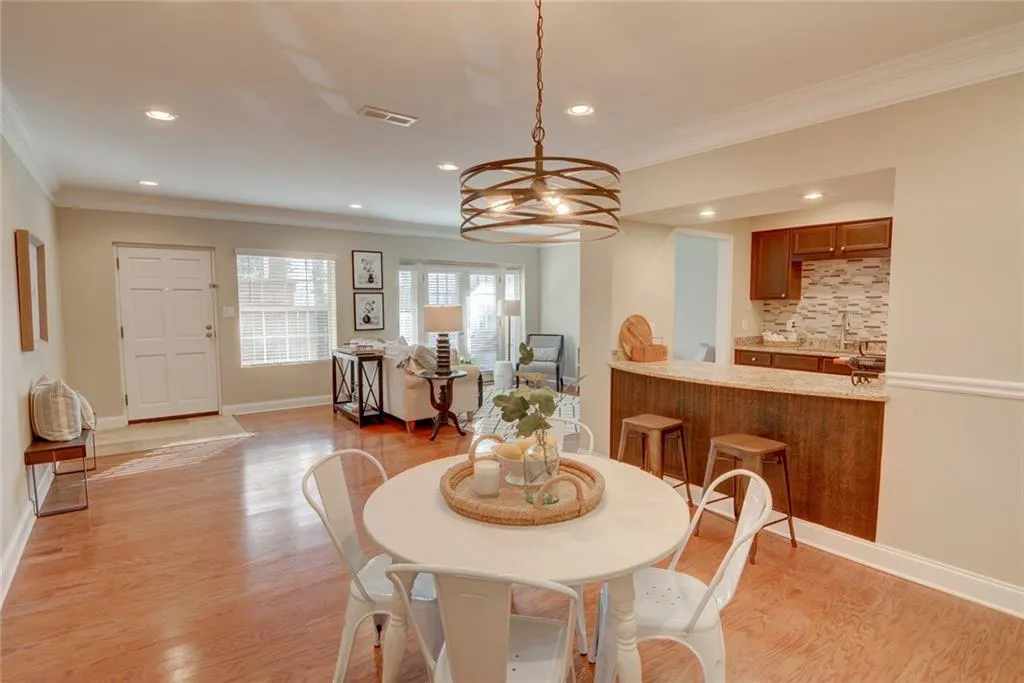 6980 Roswell Road Unit D10, Sandy Springs, Georgia 30328, 2 Bedrooms Bedrooms, ,2 BathroomsBathrooms,Residential,Sold,6980 Roswell Road Unit D10,6985134