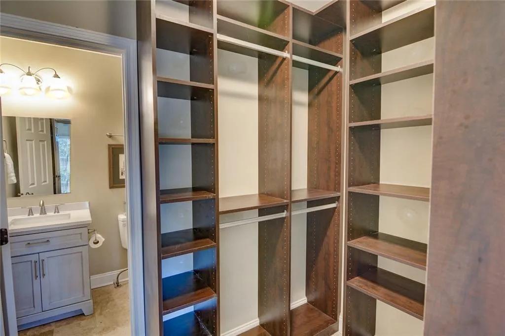 6980 Roswell Road Unit D10, Sandy Springs, Georgia 30328, 2 Bedrooms Bedrooms, ,2 BathroomsBathrooms,Residential,Sold,6980 Roswell Road Unit D10,6985134