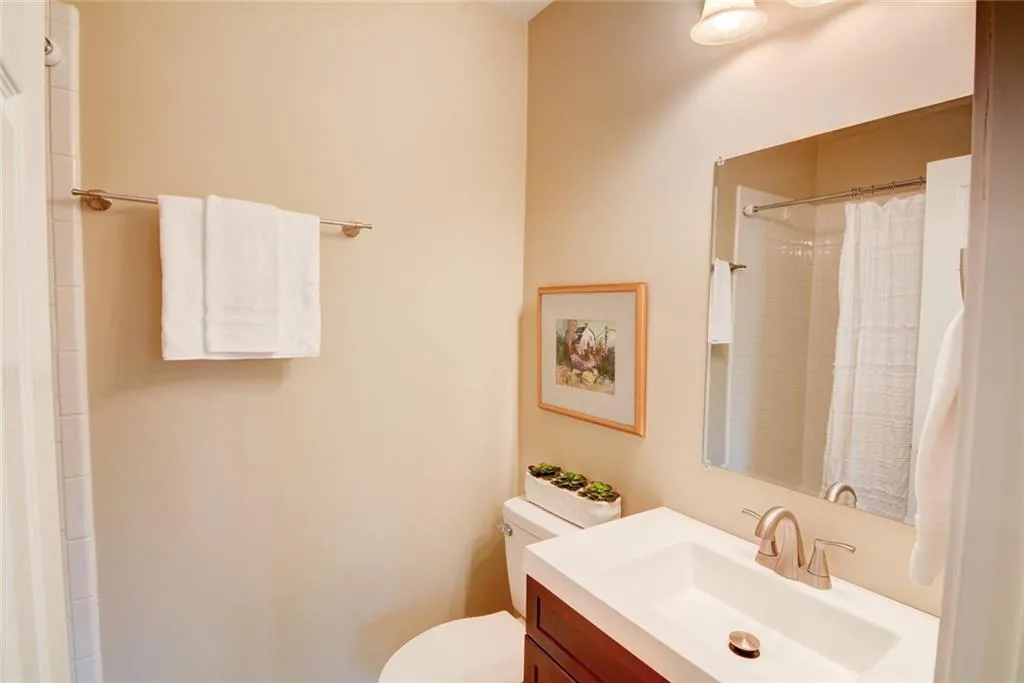 6980 Roswell Road Unit D10, Sandy Springs, Georgia 30328, 2 Bedrooms Bedrooms, ,2 BathroomsBathrooms,Residential,Sold,6980 Roswell Road Unit D10,6985134