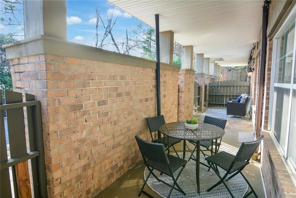 6980 Roswell Road Unit D10, Sandy Springs, Georgia 30328, 2 Bedrooms Bedrooms, ,2 BathroomsBathrooms,Residential,Sold,6980 Roswell Road Unit D10,6985134