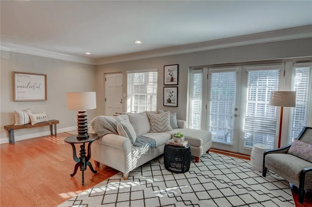 6980 Roswell Road Unit D10, Sandy Springs, Georgia 30328, 2 Bedrooms Bedrooms, ,2 BathroomsBathrooms,Residential,Sold,6980 Roswell Road Unit D10,6985134