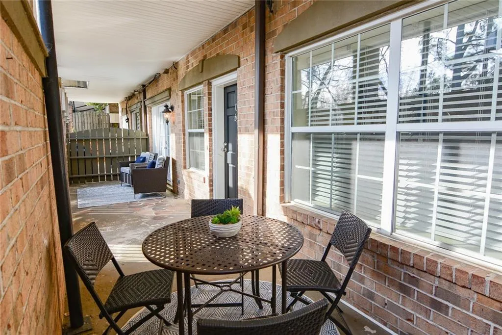 6980 Roswell Road Unit D10, Sandy Springs, Georgia 30328, 2 Bedrooms Bedrooms, ,2 BathroomsBathrooms,Residential,Sold,6980 Roswell Road Unit D10,6985134