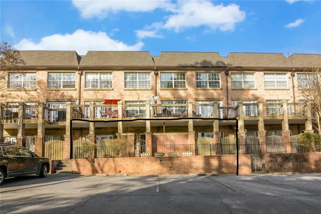 6980 Roswell Road Unit D10, Sandy Springs, Georgia 30328, 2 Bedrooms Bedrooms, ,2 BathroomsBathrooms,Residential,Sold,6980 Roswell Road Unit D10,6985134