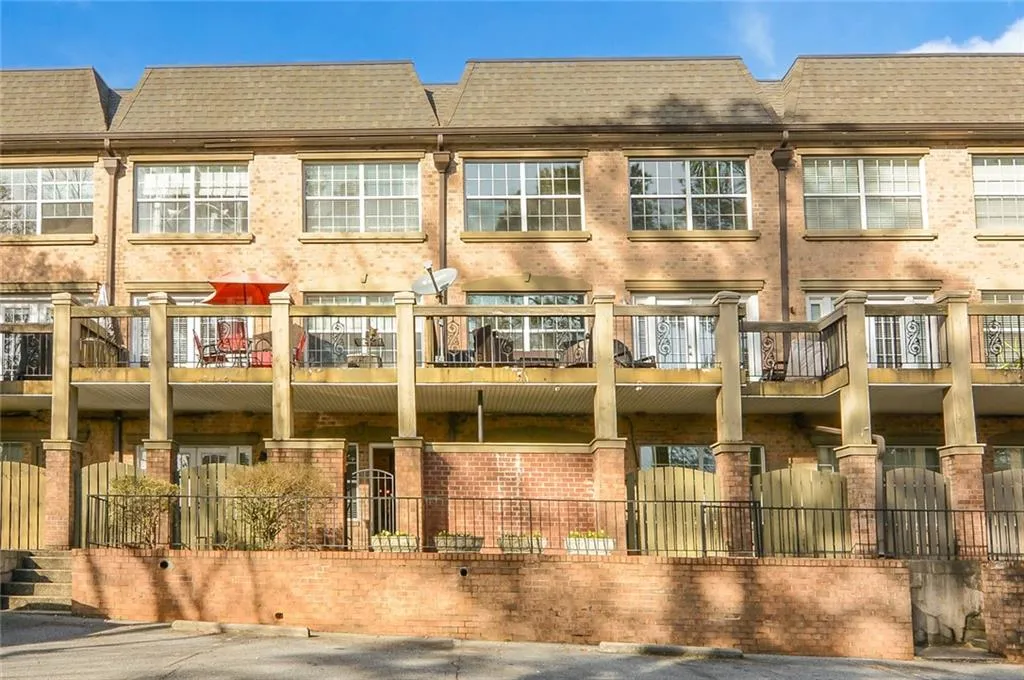 6980 Roswell Road Unit D10, Sandy Springs, Georgia 30328, 2 Bedrooms Bedrooms, ,2 BathroomsBathrooms,Residential,Sold,6980 Roswell Road Unit D10,6985134