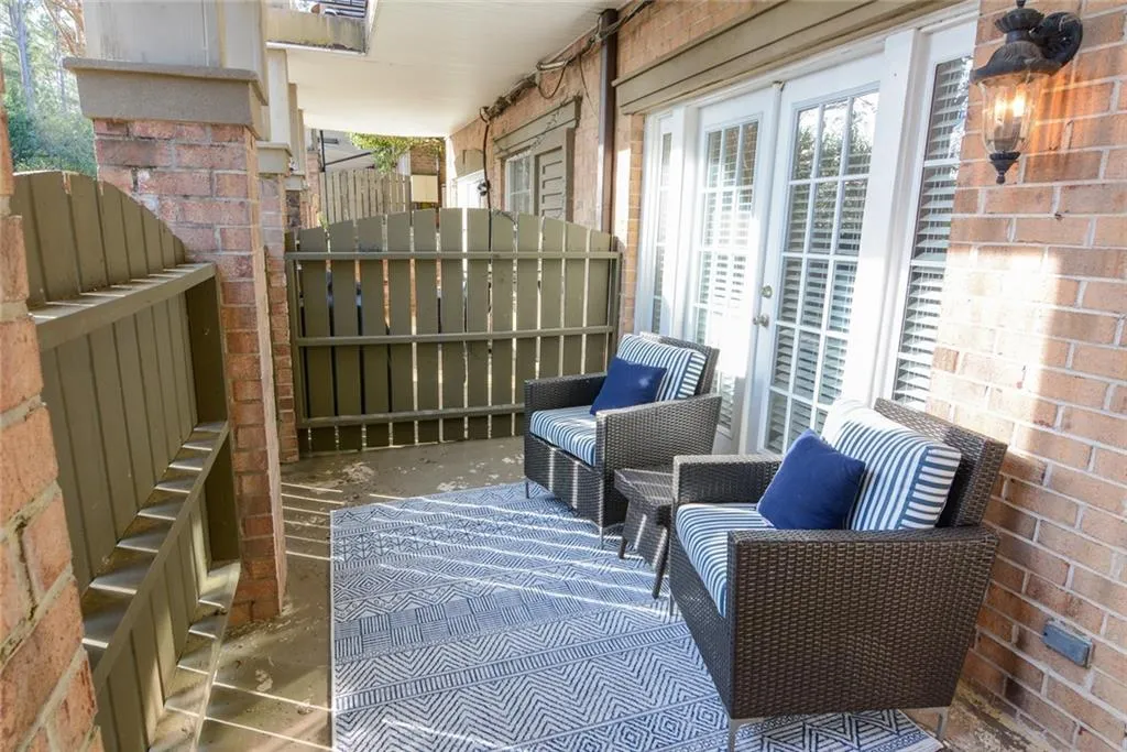 6980 Roswell Road Unit D10, Sandy Springs, Georgia 30328, 2 Bedrooms Bedrooms, ,2 BathroomsBathrooms,Residential,Sold,6980 Roswell Road Unit D10,6985134