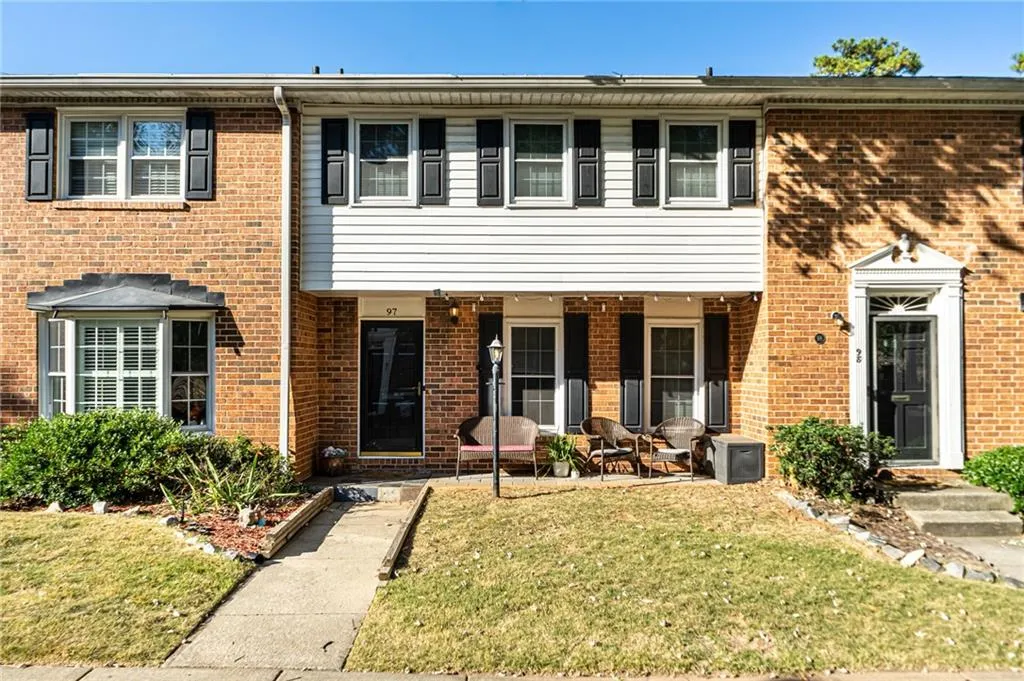 6520 Roswell Road Ne Unit 97, Sandy Springs, Georgia 30328, 3 Bedrooms Bedrooms, ,2 BathroomsBathrooms,Residential,Sold,6520 Roswell Road Ne Unit 97,7129494