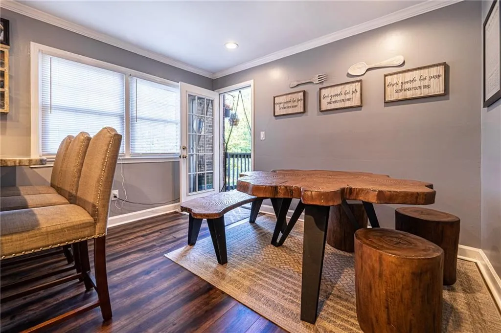 6520 Roswell Road Ne Unit 97, Sandy Springs, Georgia 30328, 3 Bedrooms Bedrooms, ,2 BathroomsBathrooms,Residential,Sold,6520 Roswell Road Ne Unit 97,7129494
