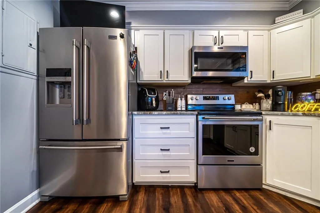 6520 Roswell Road Ne Unit 97, Sandy Springs, Georgia 30328, 3 Bedrooms Bedrooms, ,2 BathroomsBathrooms,Residential,Sold,6520 Roswell Road Ne Unit 97,7129494