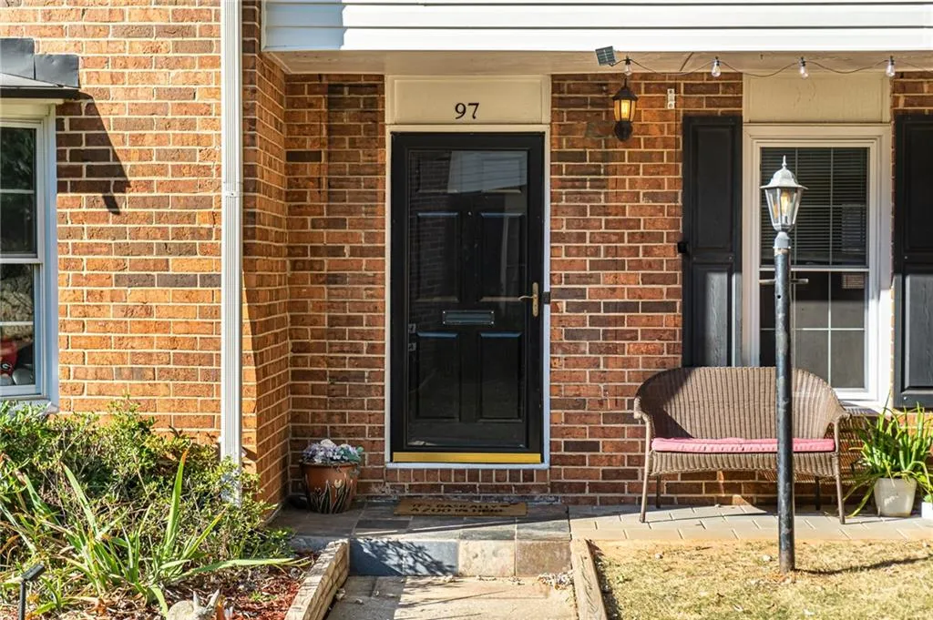 6520 Roswell Road Ne Unit 97, Sandy Springs, Georgia 30328, 3 Bedrooms Bedrooms, ,2 BathroomsBathrooms,Residential,Sold,6520 Roswell Road Ne Unit 97,7129494