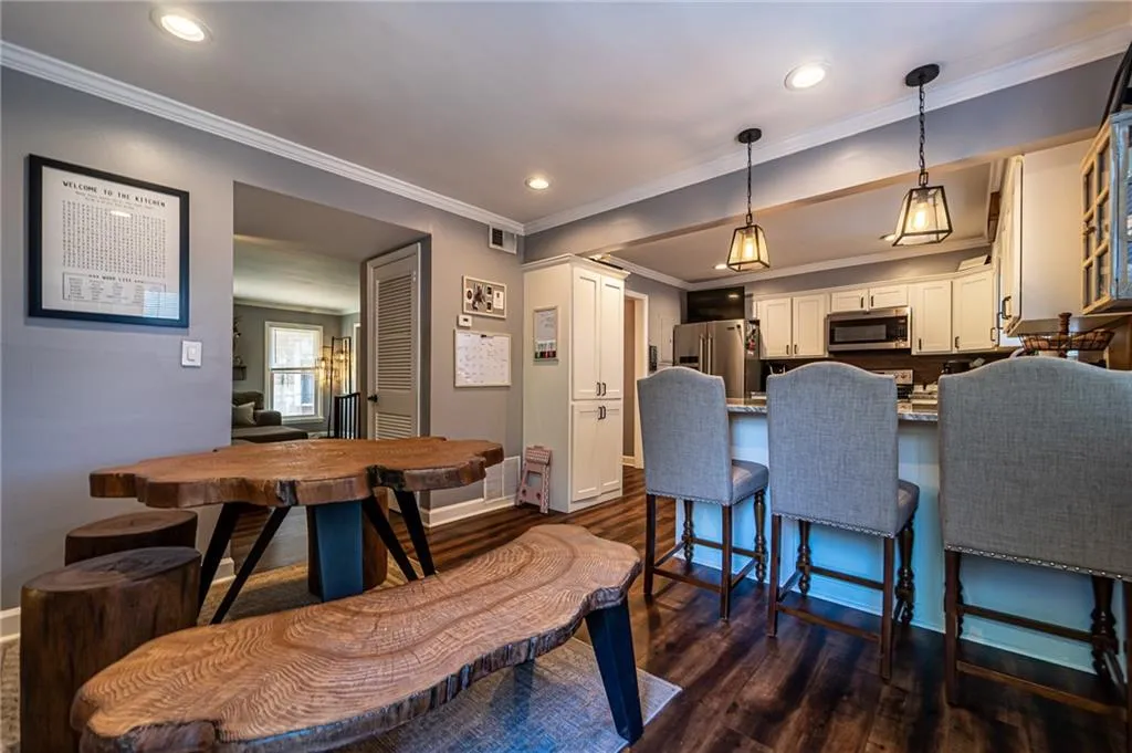 6520 Roswell Road Ne Unit 97, Sandy Springs, Georgia 30328, 3 Bedrooms Bedrooms, ,2 BathroomsBathrooms,Residential,Sold,6520 Roswell Road Ne Unit 97,7129494