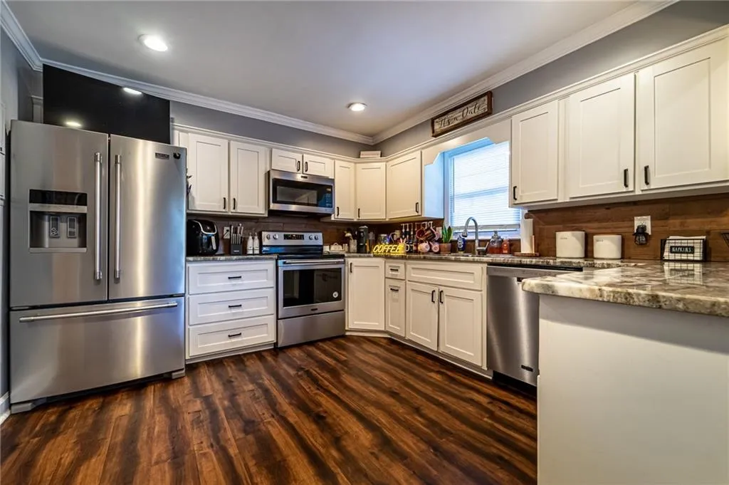 6520 Roswell Road Ne Unit 97, Sandy Springs, Georgia 30328, 3 Bedrooms Bedrooms, ,2 BathroomsBathrooms,Residential,Sold,6520 Roswell Road Ne Unit 97,7129494