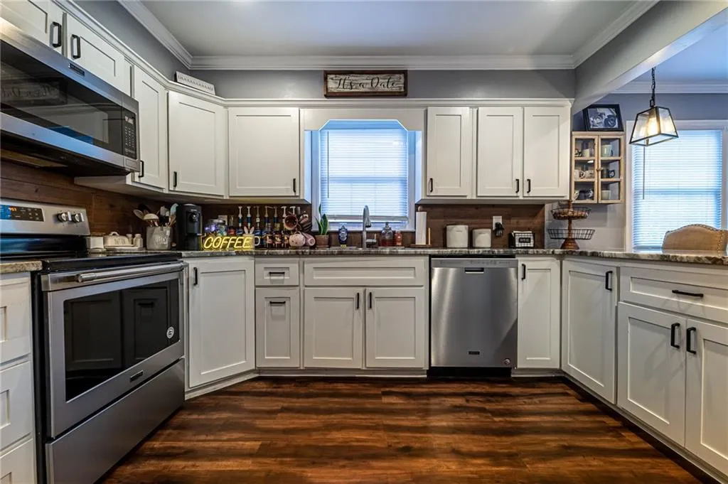 6520 Roswell Road Ne Unit 97, Sandy Springs, Georgia 30328, 3 Bedrooms Bedrooms, ,2 BathroomsBathrooms,Residential,Sold,6520 Roswell Road Ne Unit 97,7129494