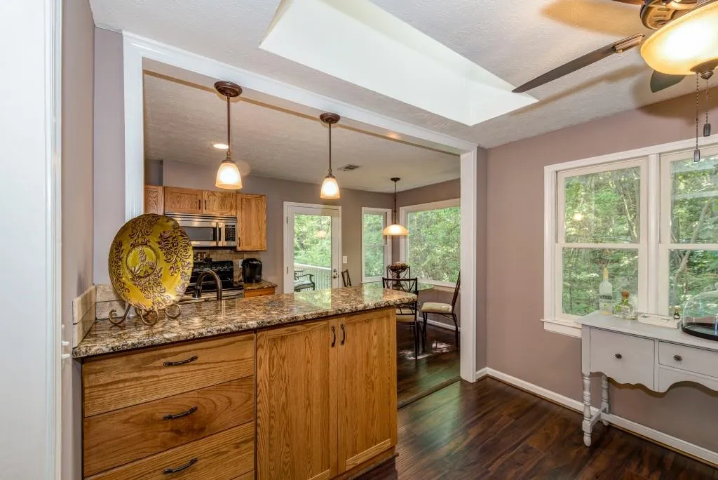 60 Saint Claire Lane Ne, Atlanta, Georgia 30324, 2 Bedrooms Bedrooms, ,2 BathroomsBathrooms,Residential,Sold,60 Saint Claire Lane Ne,6000170