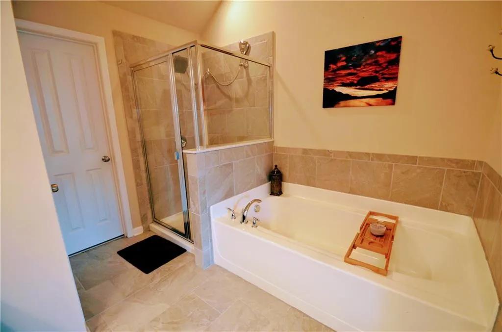 7430 Highland Bluff, Atlanta, Georgia 30328, 3 Bedrooms Bedrooms, ,3 BathroomsBathrooms,Residential,Sold,7430 Highland Bluff,5904378
