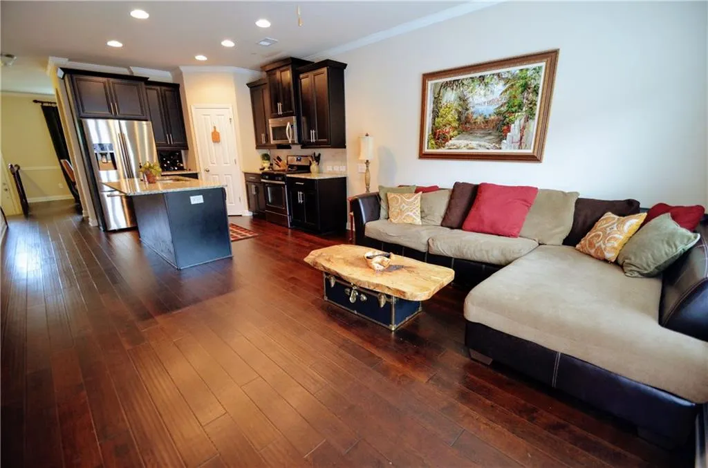 7430 Highland Bluff, Atlanta, Georgia 30328, 3 Bedrooms Bedrooms, ,3 BathroomsBathrooms,Residential,Sold,7430 Highland Bluff,5904378