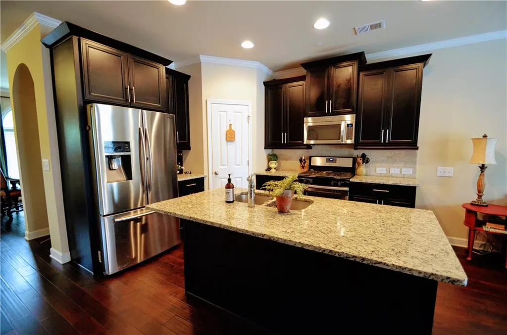 7430 Highland Bluff, Atlanta, Georgia 30328, 3 Bedrooms Bedrooms, ,3 BathroomsBathrooms,Residential,Sold,7430 Highland Bluff,5904378