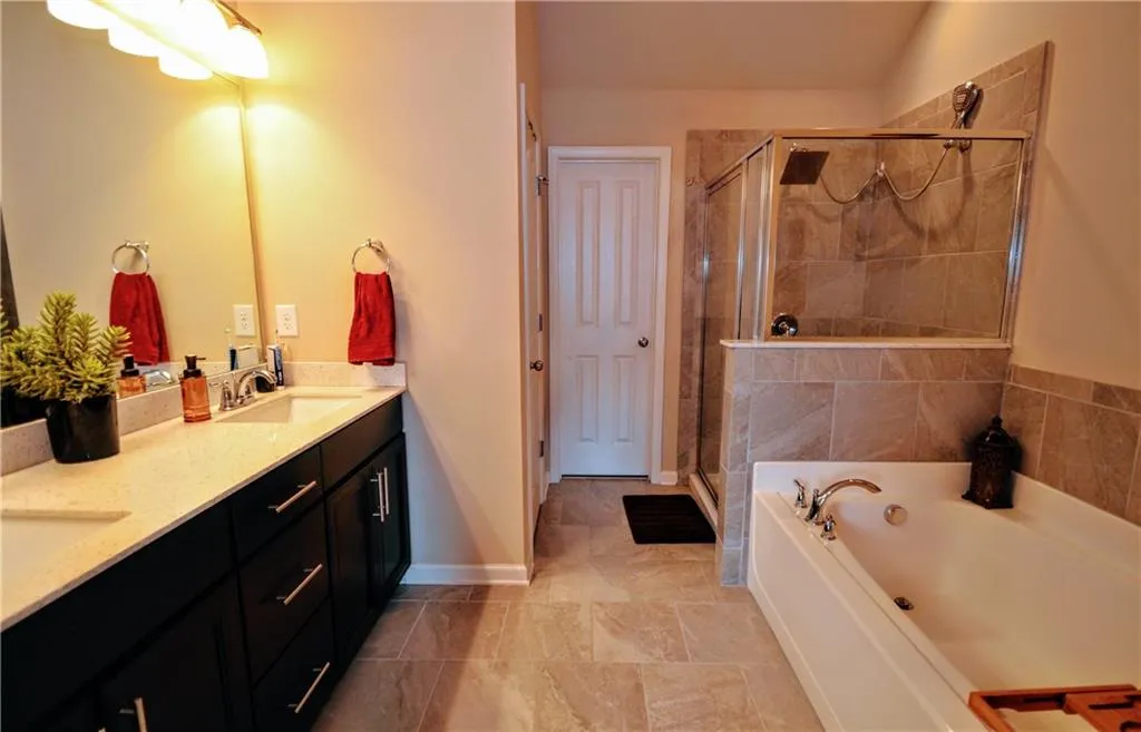 7430 Highland Bluff, Atlanta, Georgia 30328, 3 Bedrooms Bedrooms, ,3 BathroomsBathrooms,Residential,Sold,7430 Highland Bluff,5904378