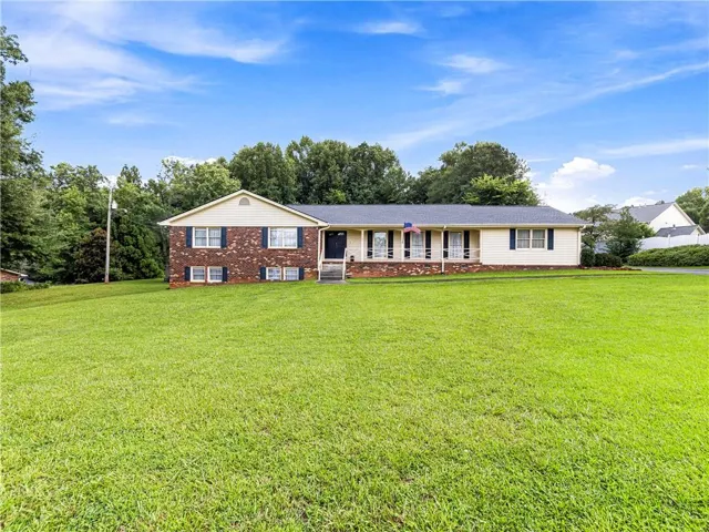2405 Post Oak Tritt Road, Marietta, Georgia 30062