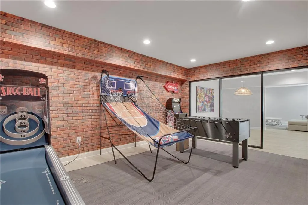 Rec room with recessed lighting