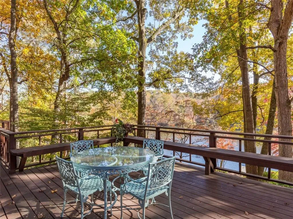 1025 Ridge Tarn, Sandy Springs, Georgia 30350, 4 Bedrooms Bedrooms, ,3 BathroomsBathrooms,Residential,Sold,1025 Ridge Tarn,5774745
