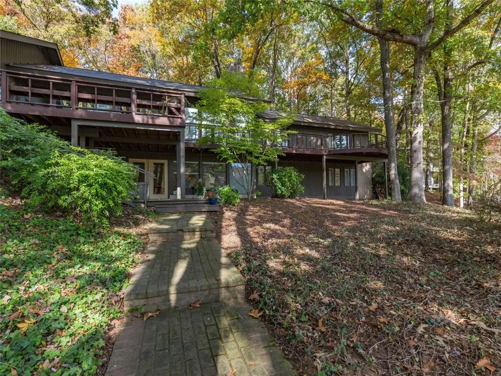 1025 Ridge Tarn, Sandy Springs, Georgia 30350, 4 Bedrooms Bedrooms, ,3 BathroomsBathrooms,Residential,Sold,1025 Ridge Tarn,5774745