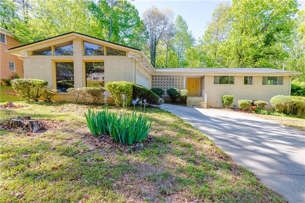 558 Larchmont Drive Nw, Atlanta, Georgia 30318, 4 Bedrooms Bedrooms, ,2 BathroomsBathrooms,Residential,Sold,558 Larchmont Drive Nw,7550677