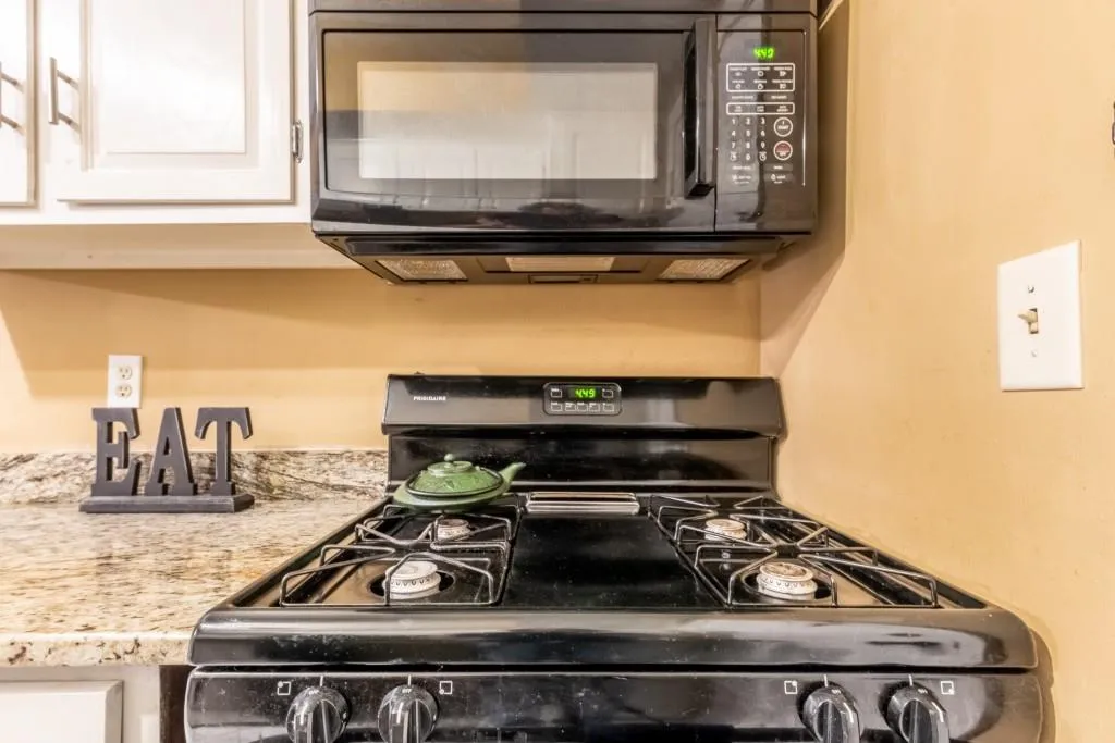 6851 Roswell Road Unit K-11, Sandy Springs, Georgia 30328, 2 Bedrooms Bedrooms, ,2 BathroomsBathrooms,Residential,Sold,6851 Roswell Road Unit K-11,7031818