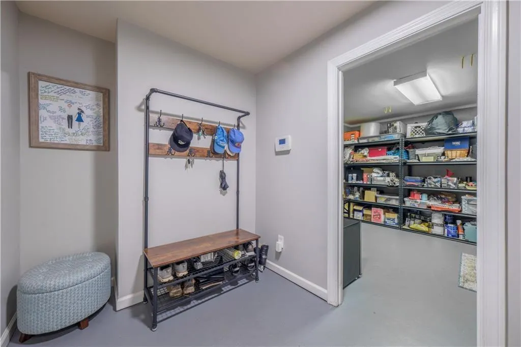 Exercise room with baseboards