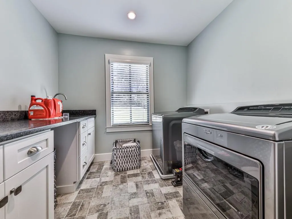 840 Edgewater Trail, Atlanta, Georgia 30328, 5 Bedrooms Bedrooms, ,4 BathroomsBathrooms,Residential,Sold,840 Edgewater Trail,6973024