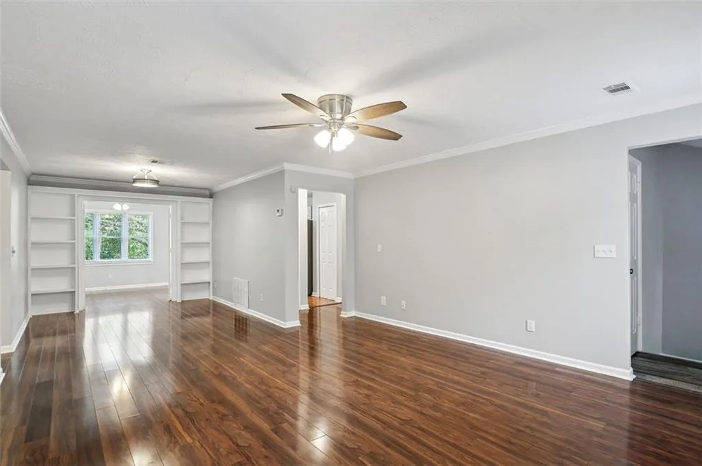 17 Saint Claire Lane Ne, Atlanta, Georgia 30324, 2 Bedrooms Bedrooms, ,2 BathroomsBathrooms,Residential,For Sale,17 Saint Claire Lane Ne,7662788