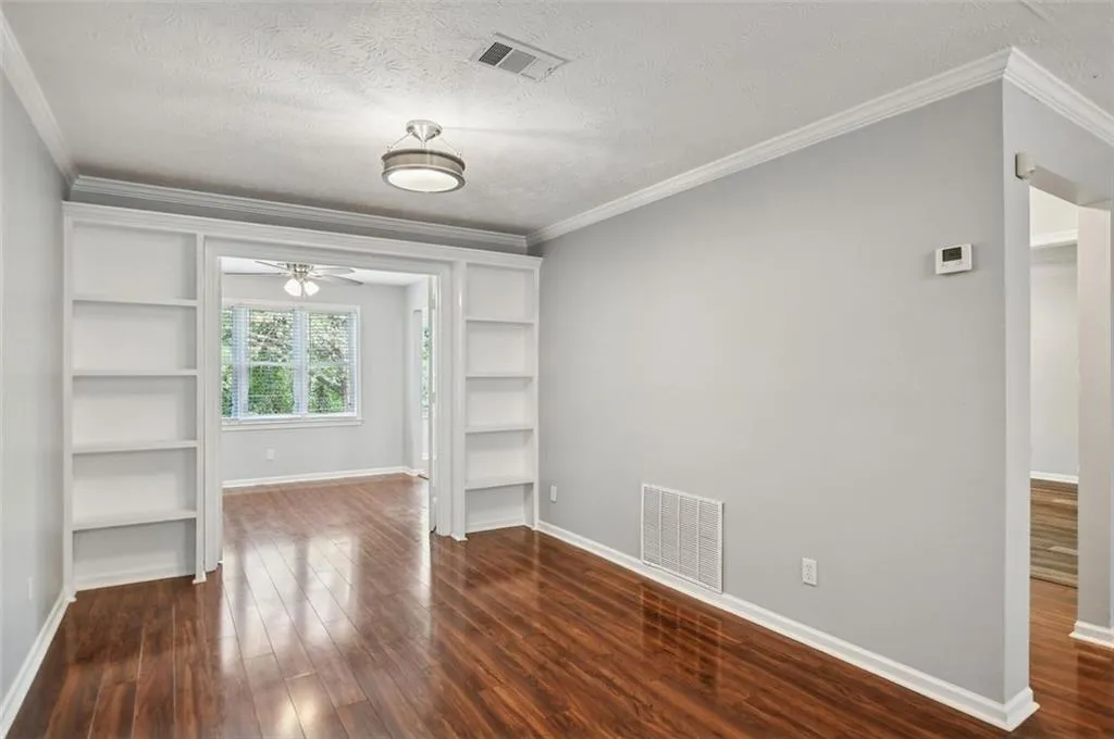 17 Saint Claire Lane Ne, Atlanta, Georgia 30324, 2 Bedrooms Bedrooms, ,2 BathroomsBathrooms,Residential,For Sale,17 Saint Claire Lane Ne,7662788