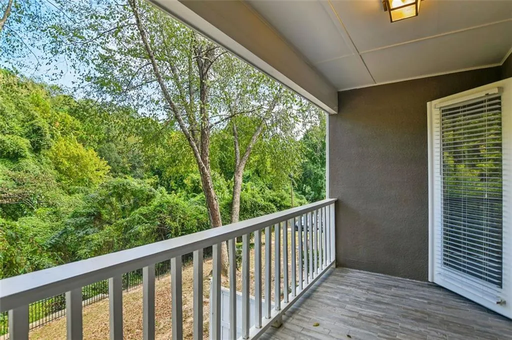 17 Saint Claire Lane Ne, Atlanta, Georgia 30324, 2 Bedrooms Bedrooms, ,2 BathroomsBathrooms,Residential,For Sale,17 Saint Claire Lane Ne,7662788