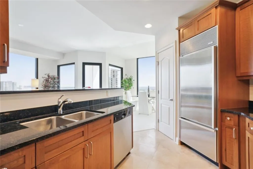 2828 Peachtree Road Nw Unit 2002, Atlanta, Georgia 30305, 2 Bedrooms Bedrooms, ,2 BathroomsBathrooms,Residential,For Sale,2828 Peachtree Road Nw Unit 2002,7597537