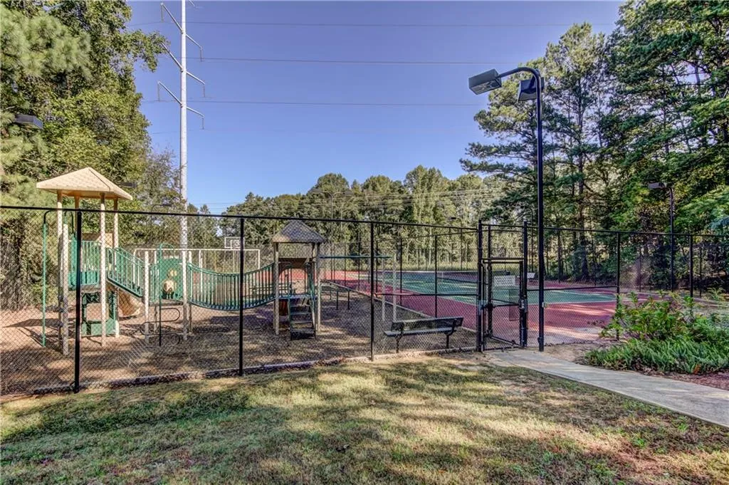515 Spender Trace, Sandy Springs, Georgia 30350, 4 Bedrooms Bedrooms, ,2 BathroomsBathrooms,Residential,Sold,515 Spender Trace,5923603