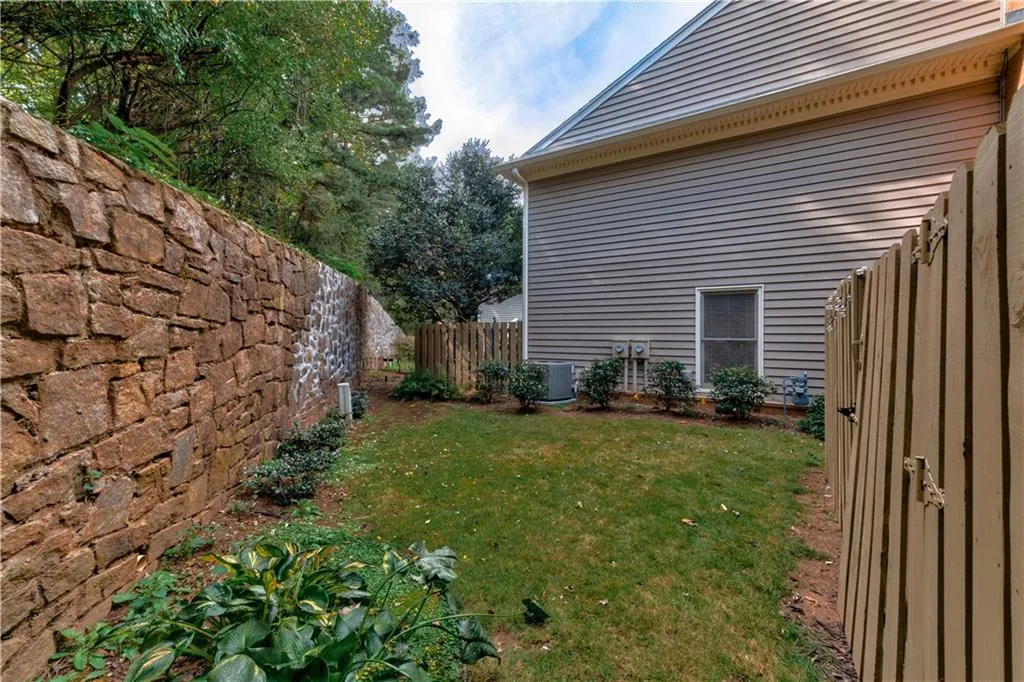 64 Mount Vernon Circle, Dunwoody, Georgia 30338, 2 Bedrooms Bedrooms, ,2 BathroomsBathrooms,Residential,Sold,64 Mount Vernon Circle,6809664