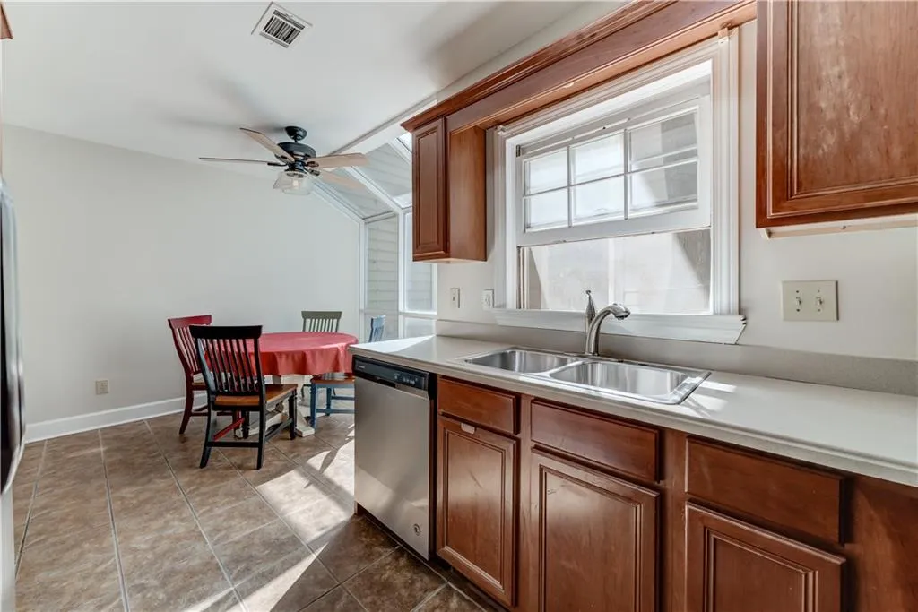 64 Mount Vernon Circle, Dunwoody, Georgia 30338, 2 Bedrooms Bedrooms, ,2 BathroomsBathrooms,Residential,Sold,64 Mount Vernon Circle,6809664